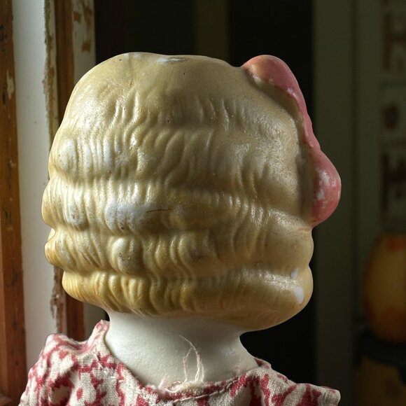 1930s Japanese 6" Bisque Doll with Movable Arms – “Charlotte-Type” Child, Bow & - Picture 4 of 9